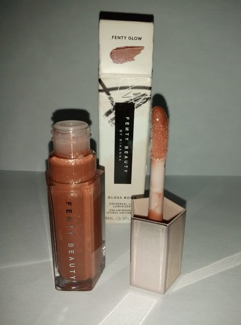 Fenty Beauty Fenty Glow, Fenty Glow Lipgloss, Fenty Beauty Lip Gloss, Concert Makeup, Makeup For Black Skin, Lip Liners, Ethereal Makeup, Beauty Vitamins, Bath And Body Care