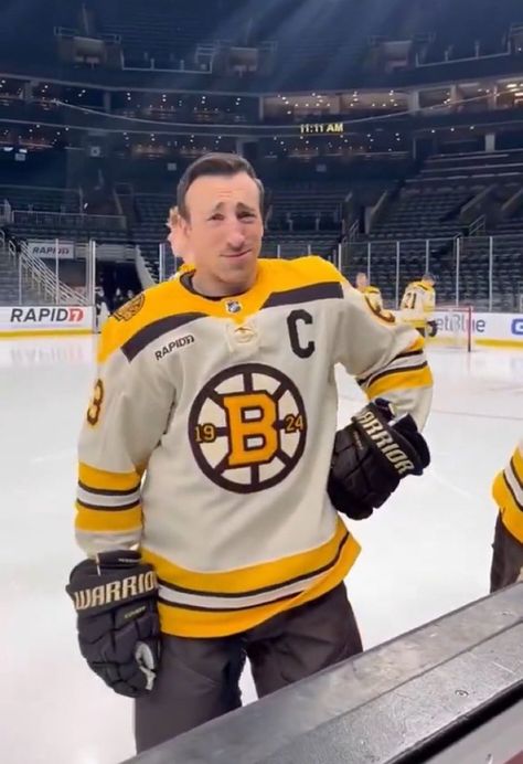 Brad Marchand Funny, Boston Bruins Funny, Boston Bruins Players, Sport Room, Hockey Boy, Boston Bruins Logo, Nhl Hockey Players, Rat Boy, Brad Marchand