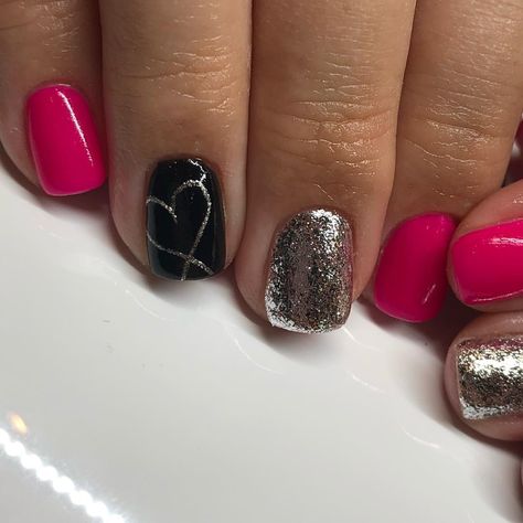 Valentines Nails Black And Pink, Black And Fuschia Nails, Pink Nails With Black Heart, Black And Pink Valentine Nails, Hot Pink Black Nails, Valentine Nails Black, Hot Pink And Black Nails Acrylics, Black And Hot Pink Nails, Black Valentines Nails