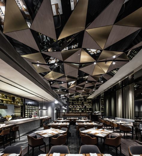 Completed in 2015 in Hong Kong, China. Images by Edmon Leong. Kokaistudios has completed the interior design of Porterhouse by Laris, a brand new steakhouse located in Lan Kwai Fong Group’s new California Tower... Hotel Design Architecture, Bar In Casa, Bar Interior Design, Luxury Restaurant, Modern Restaurant, Bar Interior, Interior Design Magazine, False Ceiling Design, Restaurant Interior Design