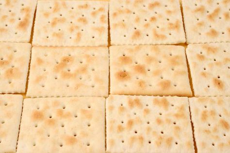 Copycat Saltine Cracker recipe Saltine Cracker Recipe, Saltine Cracker Recipes, Homemade Crackers Recipe, Saltine Cracker, Cracker Recipe, Clone Recipe, Cheap Recipes, Homemade Crackers, Bbq Seasoning