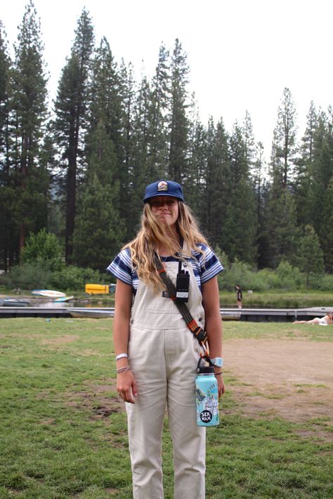 Gardener Outfits Aesthetic, Zip Off Pants Outfit, Hot Weather Granola Outfit, Granola City Outfits, Patagonia Summer Outfit, Gronola Girl Outfits Winter, Everyday Granola Outfits, Camp Core Outfits, Summer Counselor Outfits