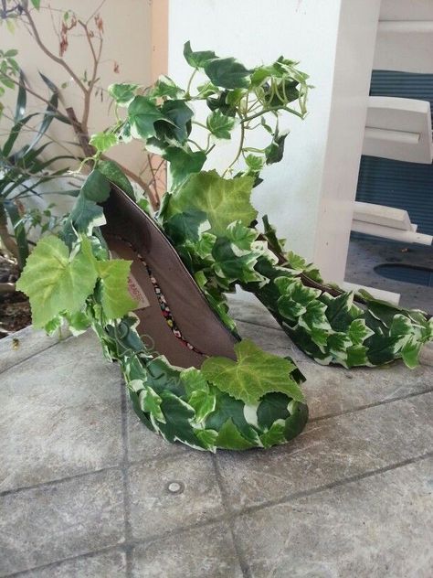 Nature Halloween Costumes, Poison Ivy Shoes, Poison Ivy Costume Diy, Poison Ivy Dress, Fashion Inspiration Outfits, Forest Fairy Costume, Poison Ivy Halloween Costume, Karneval Diy, Poison Ivy Costume