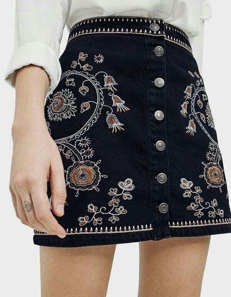 Makeup Tattoo, Embroidered Skirt, Jeans Rock, Casual Style Outfits, Mode Inspiration, Style Outfits, Looks Vintage, Tattoo Style, Outfits Casuales