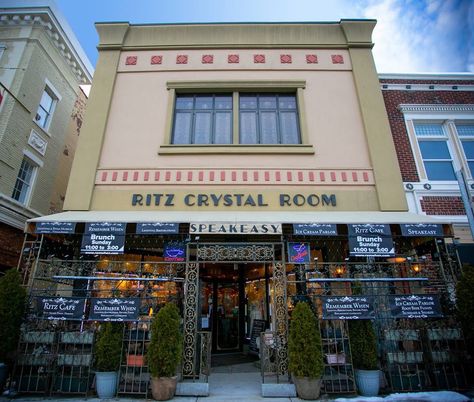 Crystal Shop Exterior, Shop Exterior, Crystal Room, Magic Shop, Crystal Shop, Exterior Design, Interior And Exterior, Art Inspiration, Cafe