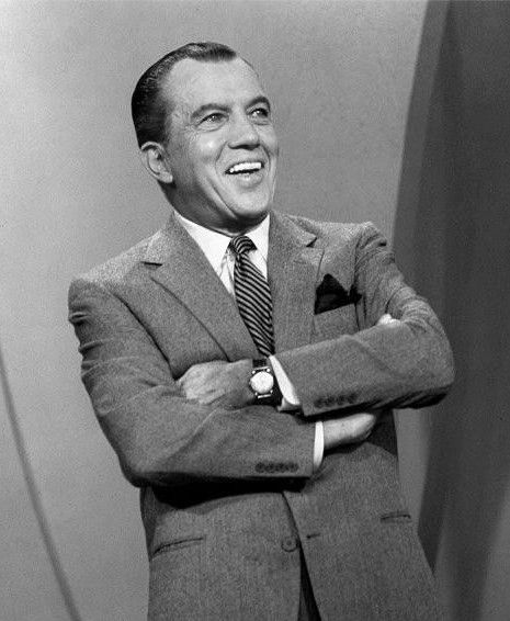 The Original Talk Show Host! Ed Sullivan - used to watch every Sunday night...before the tv NHL hockey game - Ed was the one to introduce the Beatles to America - MReno 60s Tv Shows, 60s Tv, Ed Sullivan Show, Ed Sullivan, The Ed Sullivan Show, This Is Your Life, Classic Television, Old Shows, Old Tv Shows