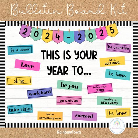 Form Board Ideas, French Bulletin Boards Back To School, Classroom Phrases, Classroom Welcome Board, Welcome Back To School Board, Beginning Of The Year, Welcome To School Bulletin Boards, New Years Bulletin Boards For School, Welcome Back To School Decoration Ideas