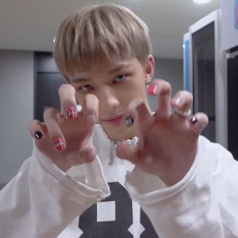 Maxident Nails, Kids Manicure, K Pop Nails, Idol Nails, Nail Art For Kids, Ten Nails, Kpop Diy, Best Friend Poses, Straykids Hyunjin