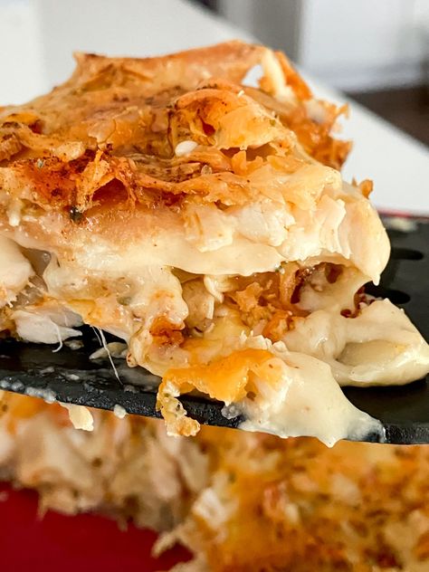 Chicken Scalloped Potatoes, Scalloped Potato Casserole, Homemade Scalloped Potatoes, Oregano Recipes, Potato Lasagna, Split Chicken Breast, Cozy Food, Homemade Cheese Sauce, Carrot Cupcake