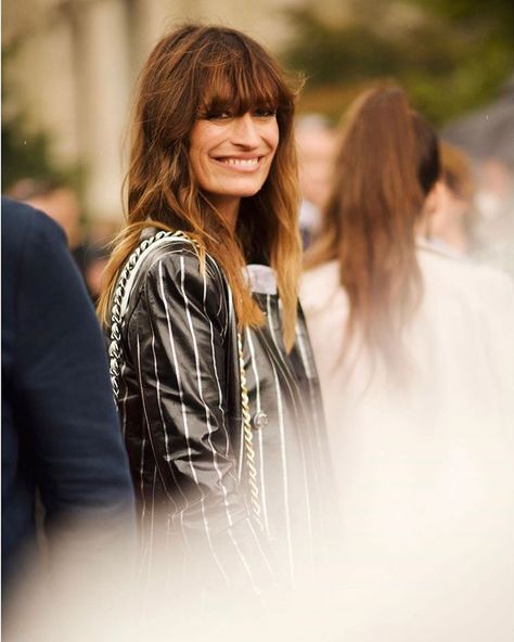 Caroline de Maigret 🇫🇷 na Instagramie: „#chanelspringsummer by @gmillet” Chanel Spring, Good Attitude, Millet, Cannes, Paris Fashion, Paris Fashion Week, Chic Style, Fashion Week, Long Hair Styles