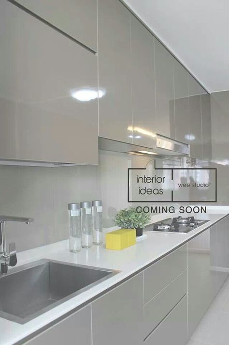 Silver Cabinets Kitchen, Kitchen Glossy Cabinets, Light Grey Gloss Kitchen, Glossy Kitchen Cabinets, White Glossy Kitchen, Grey Gloss Kitchen, Light Grey Kitchen, Parallel Kitchen Design, High Gloss Kitchen Cabinets