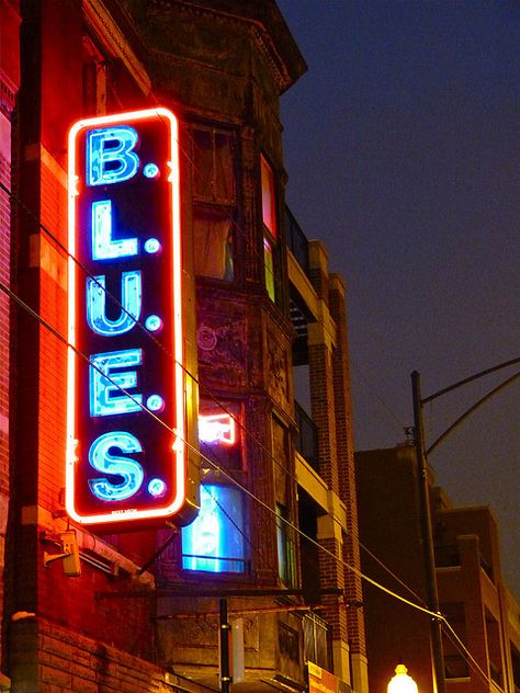 I used to live around the corner from this awesome blues bar in Chicago......The B.L.U.E.S. on Halsted. Chicago Blues Clubs, Blues Bar Aesthetic, Blues Aesthetics Music, Blues Music Aesthetic, Blues Music Art, Blues Bar, Lounge Aesthetic, Chicago Jazz, Mississippi Blues