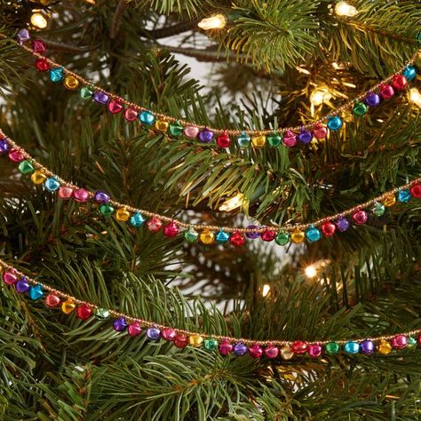 Multicolor Christmas Tree Decorations, Xmas Garland Ideas, Gold Bead Garland, Vintage Nye, Eclectic Christmas Decor, Tree Material, Christmas Cabin, Kitschy Christmas, Retro Christmas Decorations