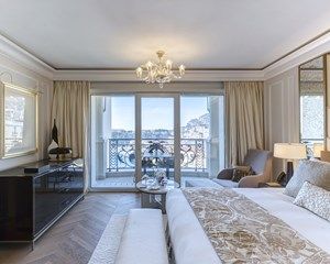 Cristal Chandeliers, Luxury Hotel Room Bedroom Suites, Monaco Hotel, Hotel Room Bedroom, The Paris Apartment, Fantasy Inspo, Tv In Bathroom, Monte Carlo Monaco, Luxury Hotel Room