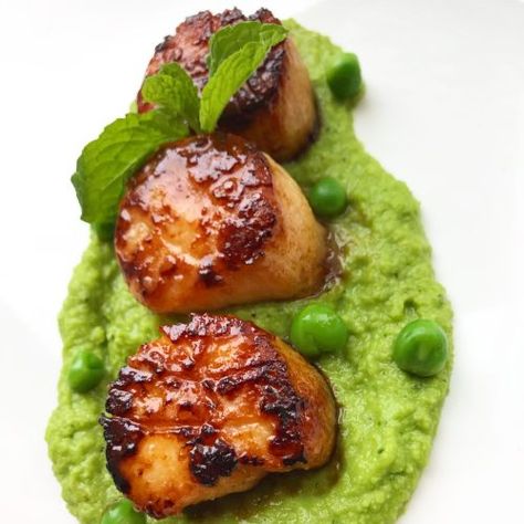 Fish Recipes Swai, Peas Puree, Pea Puree, Grilled Scallops, Seared Scallops, Mint Recipes, Sea Scallops, Scallop Recipes, Scallops Seared