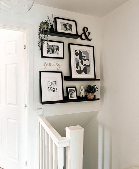 Long Hallway Frames Ideas Wall Decor, Small Stairway Wall Decor, Small Hallway Stairs Ideas, Stair Styling Ideas, Home Staircase Decor, Above The Stairs Decor, Wall Above Stairs Decor Stairways, Wall Decor By Stairs, Middle Of Stairs Decor