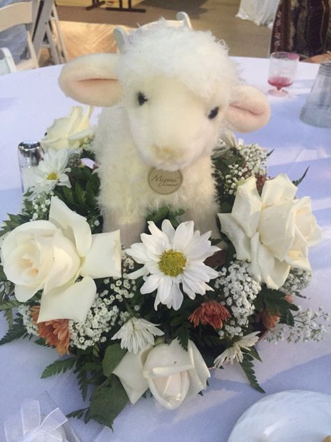 Baby shower centerpiece. Sheep and all white shower. Loved it! Lamb Baby Shower Theme, Baby Shower Decoration Ideas, Baby Lamb Baby Shower, Baby Shower Deco, White Baby Showers, Baby Shower Decoration, Baby Dedication, Baby Lamb, Girl Baby Shower Decorations