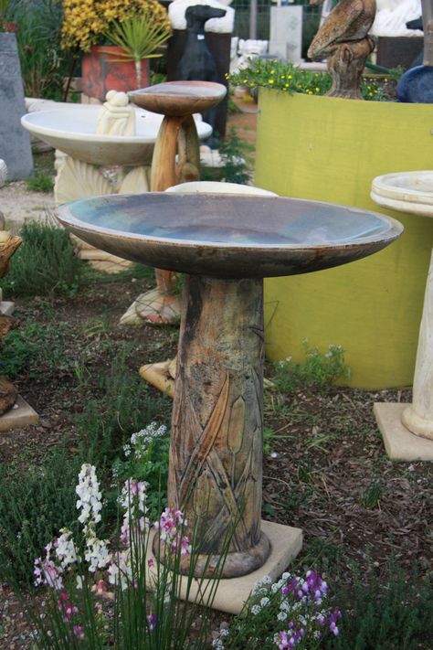 Modern Bird Baths, Stone Bird Baths, Charleston Gardens, Bird Bath Garden, Modern Birds, Bird Baths, Urn Planters, Deco Originale, Water Features In The Garden