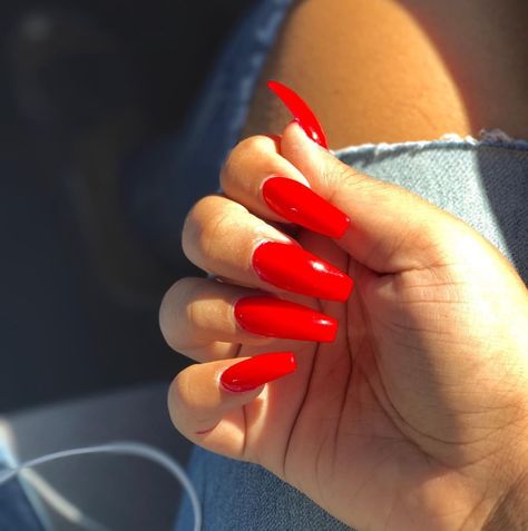 Follow @SlayinQueens for more poppin pins ❤️⚡️✨ Dnd Red, Long Red Nails, Red Acrylic Nails, Long Acrylic Nail Designs, Christmas Nails Acrylic, Long Red, Perfect Makeup, Long Acrylic Nails, Gorgeous Nails