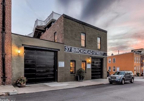 Industrial Brick House, Garage Warehouse, Warehouse Living Floor Plans, Warehouse House, Warehouse Home Converted, Modern Industrial House, Loft Garage, 2 Story Garage, Industrial Garage