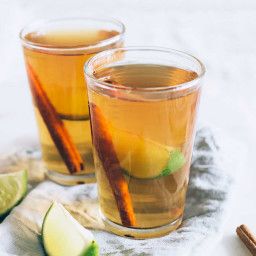 Green Tea Detox Drink, Herbalife Tea, Green Tea Drinks, Green Tea Detox, Cinnamon Benefits, Green Tea And Honey, Green Tea Recipes, Lemon Detox, Tea Drinks