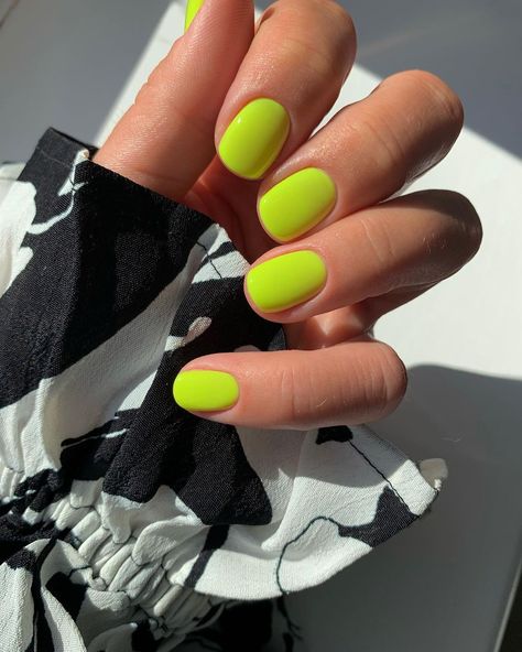 Bright Green Nails, Geode Nail Art, Vacation Nail Designs, Bright Summer Acrylic Nails, Bright Summer Nails Designs, Concert Nails, Galaxy Nail, Galaxy Nail Art, Bright Red Nails