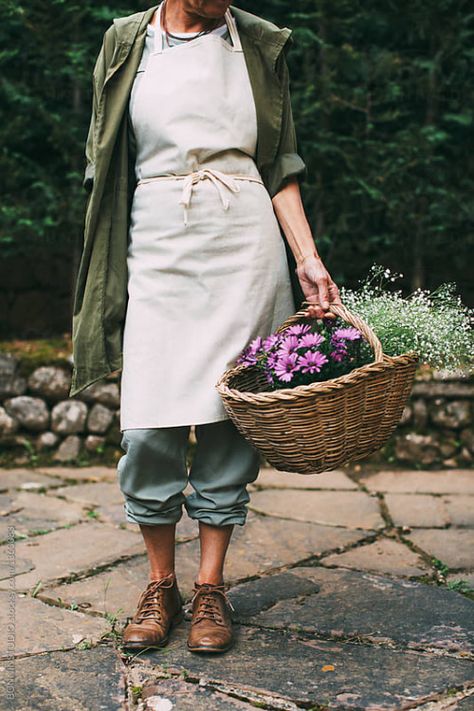 lapetiteflamme: (via Stocksy) Garden Clothing, Spring Gardening, Gardening Outfit, Farm Girl, Spring Day, 로고 디자인, Simple Living, Haiti, Farmer