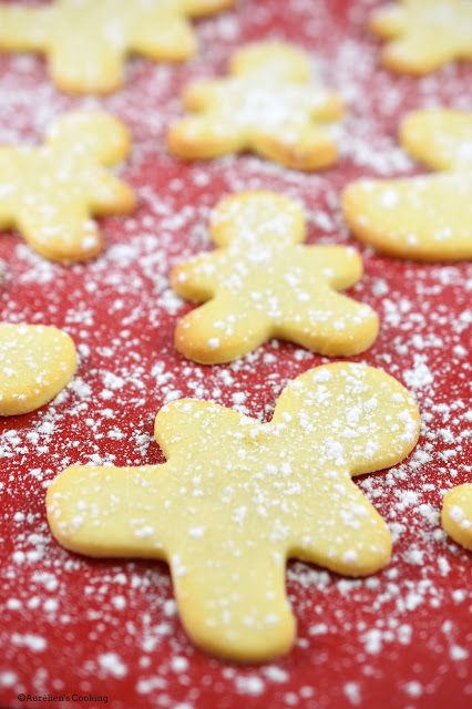 Aurélien's Cooking: Biscuits de Noël : les sablés aux amandes de Christophe Felder Healthy Toddler Breakfast, Desserts With Biscuits, Christmas Biscuits, Cake Factory, Biscuit Cake, Xmas Cookies, Biscuit Cookies, Cookies Recipes Christmas, Christmas Desserts