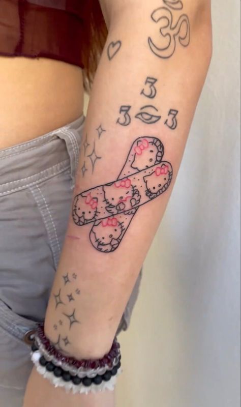 Hello Kitty Knee Tattoo, Hello Kitty Bandages Tattoo, Hello Kitty Chest Tattoo, Aesthetic Thigh Tattoo, Kawaii Tattoo Sleeve, Pink Tattoo Aesthetic, Hello Kitty Tattoo Design, Hello Kitty Tattoo Ideas, Pink Tattoo Ink