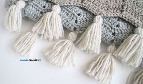 How to Make Tassels by Hand - B.hooked Crochet Make Tassels, How To Make Tassels, Chevron Stitch, Chevron Patterns, Crochet Fringe, Crochet Throw, Crochet Videos, Knitting Tutorial, Crochet Edging