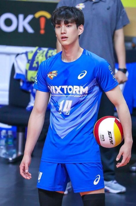 Volleyball Photography, Bad Boy Quotes, Fine People, Cute Football Players, Handsome Asian Men, Hot Asian Men, Volleyball Players, Shirtless Men, Korean Men