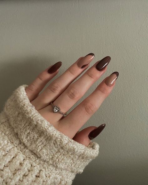 Brown Nails Inspo Aesthetic, Soft Fall Nails, Nails Basic Color, Nail Basic Color, Vintage Nails Aesthetic, Brown Nails Aesthetic, Cozy Nails, Make Up Yeux, Basic Nail