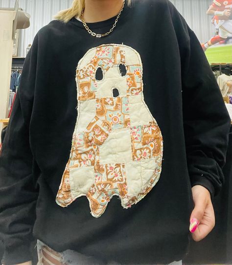 Vintage Quilt Ghost Crewneck – The Society Marketplace Homemade Clothes Ideas, Diy Halloween Sweatshirt, Patchwork T Shirt, Patch Sweatshirt, Quilt Patch Sweatshirt Diy, Fall Patchwork Sweatshirt, Sweatshirt Upcycle, Patchwork Crewneck Diy, Ghost Face Embroidery