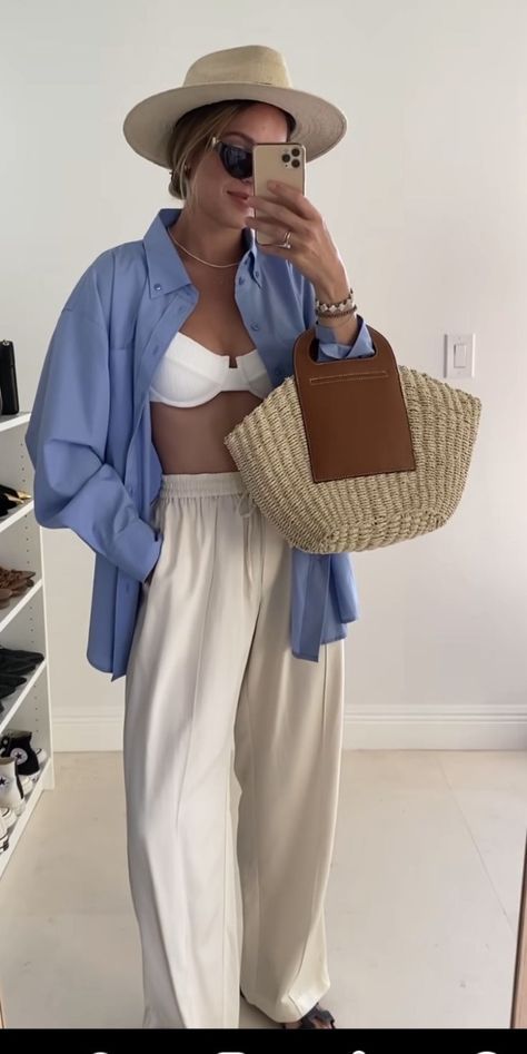 Chic Vacation Outfits Beach, Resort Cruise Wear, Lake Outfits Aesthetic, Beach Restaurant Outfit Summer, Boat Looks For Women, Chic Cover Up, Ibiza Holiday Outfits, Eastern Carribean Cruise Outfits, Outfit Ideas For Bali Vacation