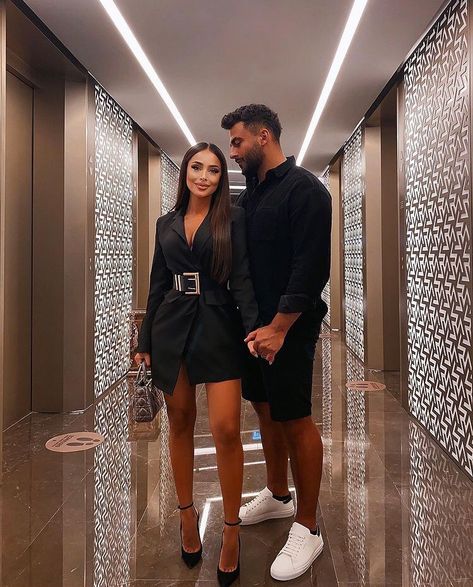 Couple Date Night Outfits, Tan Skin Makeup, Maternity Photoshoot Outfits, Tv Show Couples, Date Night Outfits, Couples Outfit, Cute Couple Outfits, Couple Goals Teenagers, Fit Couples