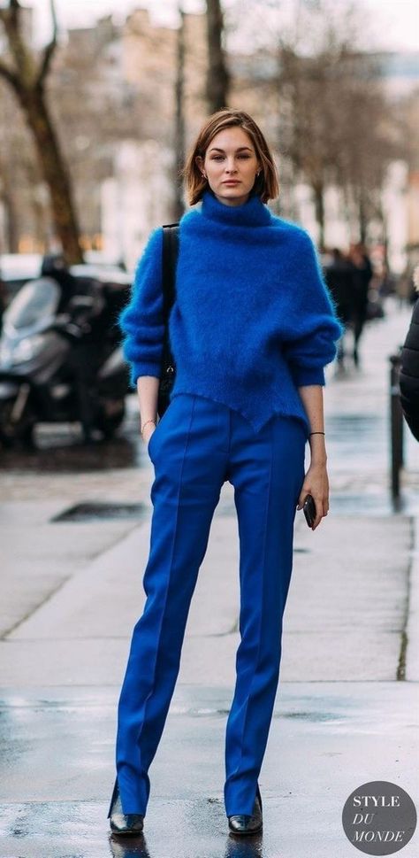 Cool Winter, Monochrome Fashion, Looks Street Style, Street Fashion Photography, Street Style Paris, Street Style Inspiration, Inspired Outfits, Blue Pants, High Fashion Street Style