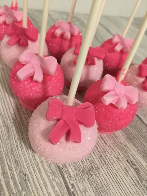 Barbie Cake Pops Birthday, Sweet 16 Party Ideas Barbie, Barbie Theme Cake Pops, Hot Pink Cake Pops, Pink Cake Pops Birthday, Pink Birthday Treats, Barbie Themed Treats, Cakepops Ideas Birthday, Barbie Cakepops