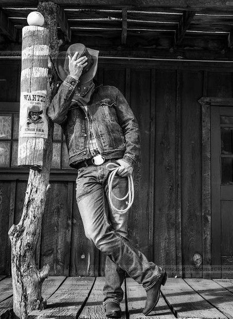 Cowboy Photography Men, Black And White Western Photography, Chasing Money, Cowboy Photography, Western Photoshoot, Cowboy Pictures, Rodeo Cowboys, The Heist, Western Photography