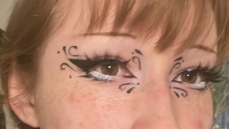 Fairy Eyeliner Looks, Cottage Core Eyeliner, Eyeliner Styles Graphic, Detailed Eyeliner Looks, Fairy Makeup Eyeliner, Fantasy Eyeliner Ideas, Fairy Simple Makeup, Fairy Graphic Liner, Fairy Makeup Ideas Simple