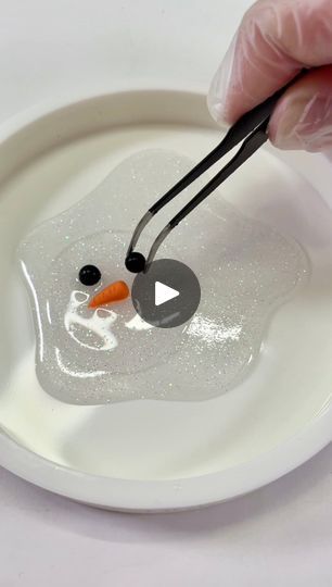 14K views · 469 reactions | ⛄️ I know no one wants their snowmen to melt…but when they are this cute, I think we can make an exception! Hehe 🤭 Anywho, Stay Kreative and Happy Crafting! ❄️ . . . #christmas #christmasornaments #christmasornament #christmastree #christmasdecor #snowman #uvresin #resin #epoxyresin #handmade #frosty #sprinkles #clay #polymerclay #diy #crafting #ornaments | Kreatively Kelly | Kristen Bell · Do You Want to Build a Snowman? Christmas Crafts With Clay, Resin Ornaments Diy, Resin Christmas Ornaments Diy, Melted Snowman Painting, Air Dry Clay Snowman Ornaments, Cute Snowman Faces, Melted Snowman Art, Diy Melting Snowman, Clear Ornament Ideas