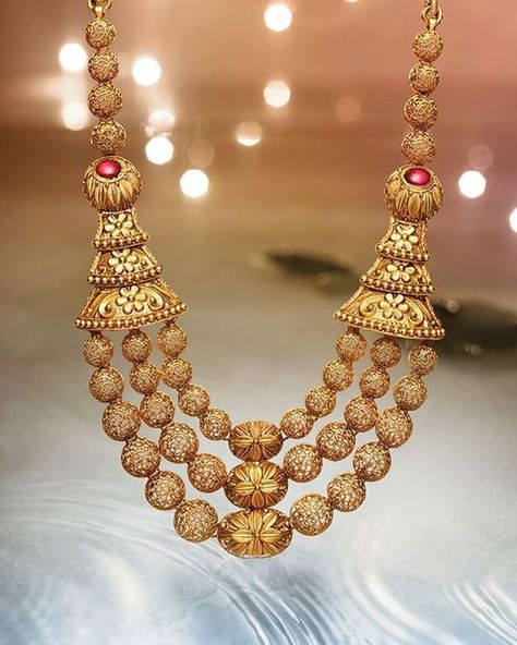 Antique Necklaces Design, Antique Gold Jewelry Indian, Gold Necklace Indian Bridal Jewelry, Antique Jewelry Indian, Gold Pendant Jewelry, Wedding Jewellery Collection, Antique Gold Jewelry, Gold Bride Jewelry, Gold Bangles Design