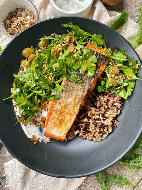 Wild Rice Salmon Bowls with a Herb Salad - Sacha Served What Wild Rice And Salmon, Rice And Salmon, Rice Salmon, Salmon Bowls, Wild Rice Recipes, Salmon Bowl, Salmon Skin, Herb Salad, Easy Salmon