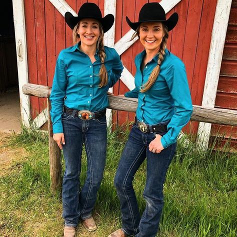 waynepells: Meu segundo conjunto de gêmeos favorito. . . @waynepells @official_heartlandoncbc @amber_marshall_farm @lindylonsberry Amy Heartland Outfits, Amy Fleming Outfits, Heartland Georgie, Heartland Characters, Heartland Actors, Amy Fleming, Heartland Quotes, Heartland Amy, Heartland Ranch