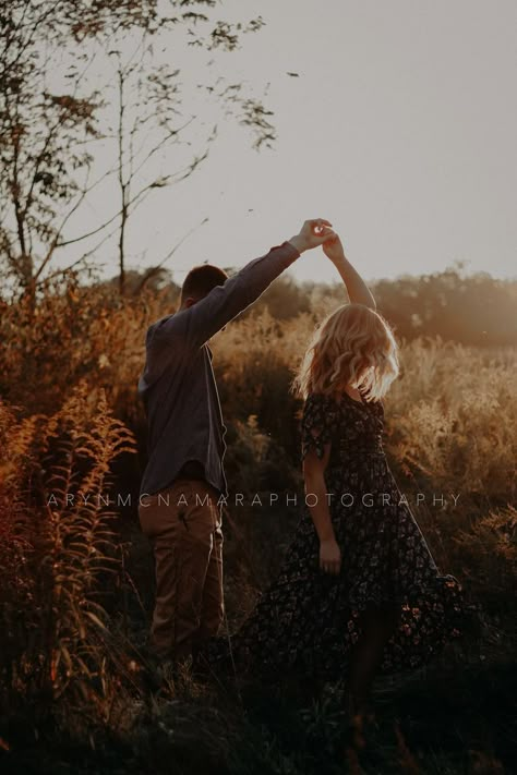 Boho photoshoot — golden hour — couple photoshoot Fall Woods Photoshoot, Couple Nature Photoshoot, Anniversary Couple Photoshoot, Woods Pictures, Summer Couple Photoshoot, Photoshoot Golden Hour, Golden Hour Couple, Autumn Shoot, Boho Engagement Photos