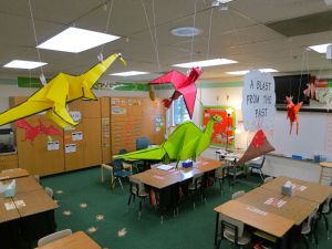 Dinosaur Theme Classroom, Dinosaur Bulletin Boards, Dinosaur Origami, Dinosaur Display, Dinosaur Classroom, Dinosaur Lesson, Dinosaur Theme Preschool, Dinosaur Species, Dinosaur Activities Preschool