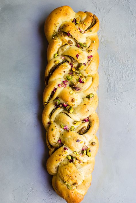 Cardamom, Date, Pistachio and Rosewater Challah Challah Bread, Kosher Recipes, Sukkot, Cinnamon Bread, Jewish Recipes, Rosh Hashanah, Challah, Artisan Bread, Holiday Cooking