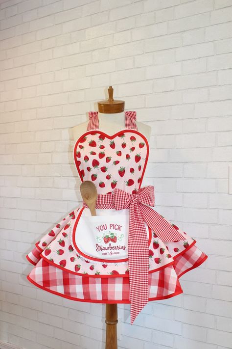 Strawberry Shortcake Vintage Inspired Baking Apron, Featuring Custom Embroidered Mini Apron Lace Trimmed Sweetheart Bib - Etsy Cute Apron Aesthetic, Strawberries Embroidery, Strawberry Apron, Mini Apron, Strawberry Fashion, Strawberry Accessories, Strawberry Skirt, Strawberry Clothes, Pick Strawberries