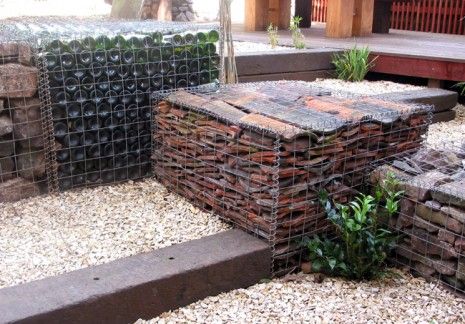 Gabion cages for the garden using recycled wine bottles and tiles Old Roof Tiles Ideas, Roof Tiles Ideas Garden, Gabion Walls, Tiles Garden, Gabion Cages, Garden Mulch, Small Herb Gardens, Garden Retaining Wall, Old Wine Bottles