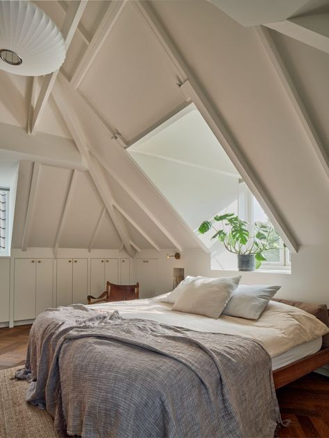 Four bedrooms are housed on the first floor under the home's gabled roof. Dark Herringbone Floor, Monochrome Room, Bedroom Ceilings, Rough Hewn Wood, Modern Organic Design, Timber Cabin, Amsterdam Houses, Wooden Floorboards, Timber Beams