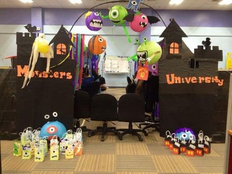 14 Halloween Office Cubicle Decor Ideas » Lady Decluttered Cubicle Halloween Decorating Contest, Cubicle Halloween Decorations Office, Work Office Halloween Decorations, Halloween Themes For Work, Halloween Cubicle Decor Contest, Halloween Office Decorations Cubicles, Halloween Office Themes, Halloween Desk Decorations For Work, Halloween Cubicle Decor